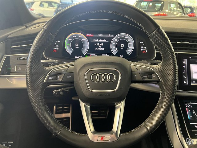 AUDI Q8 22