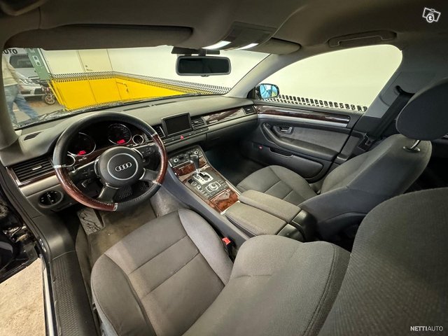 Audi A8 9