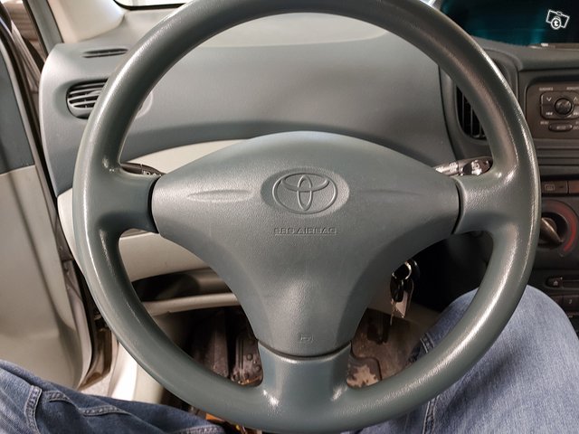 Toyota Yaris Verso 17