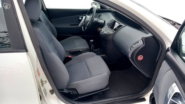 Nissan Primera 15