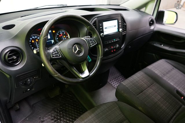 Mercedes-Benz Vito 13