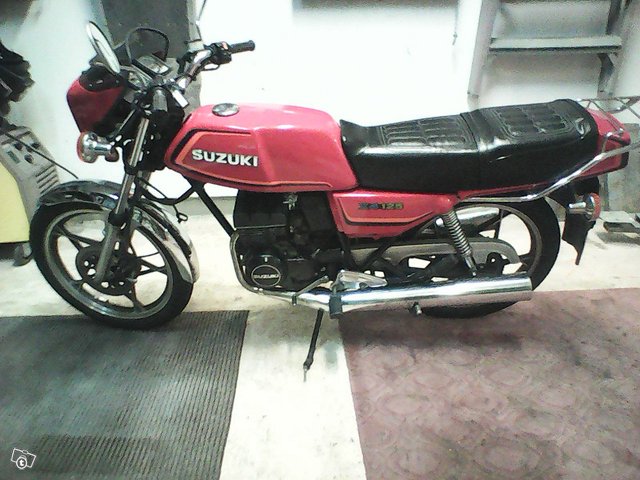 Suzuki x4 125 museoajoneuvo 2