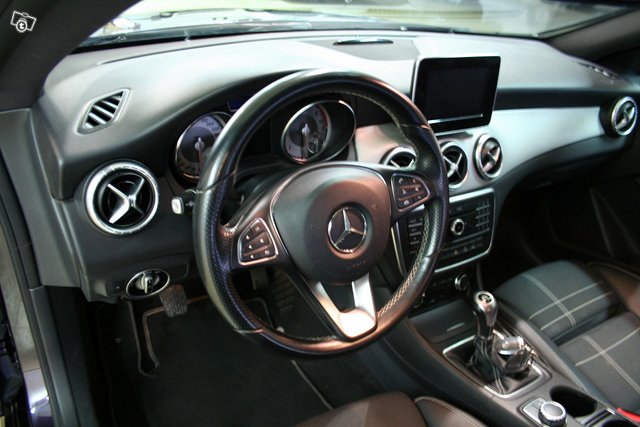 Mercedes-Benz CLA 12