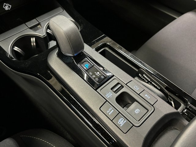 Toyota Prius Plug-in 14