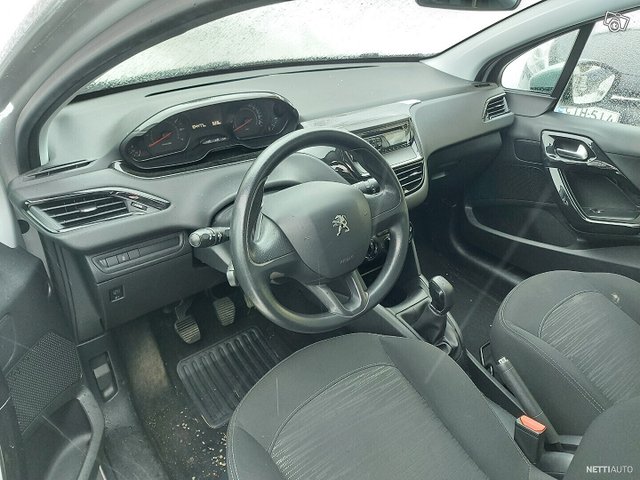 Peugeot 208 9