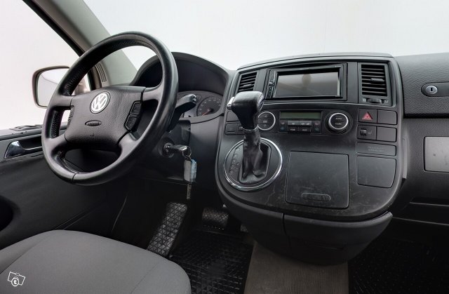 Volkswagen Multivan 11