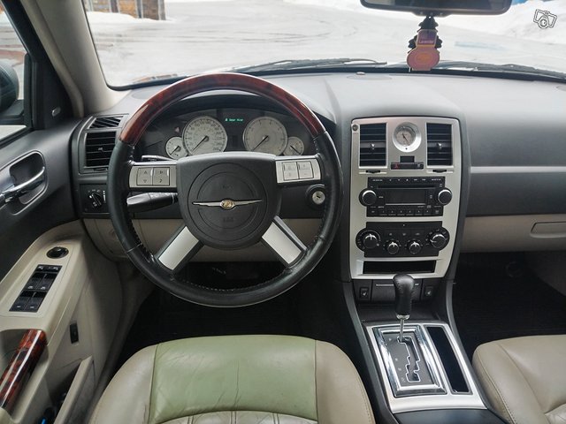 Chrysler 300C 10