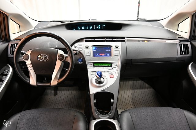 Toyota Prius PHEV 15
