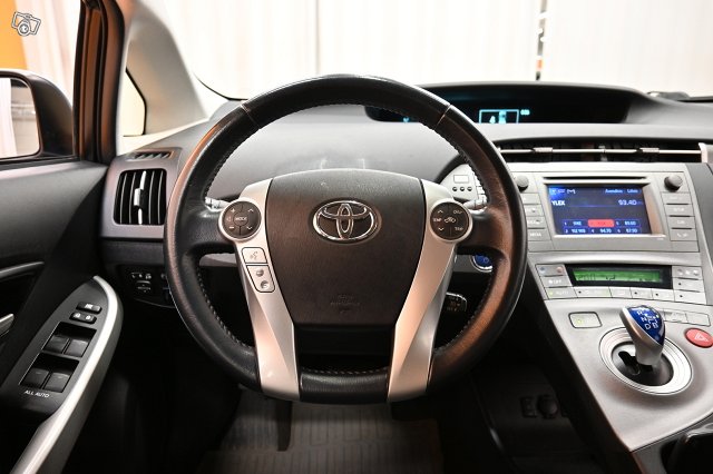 Toyota Prius PHEV 17