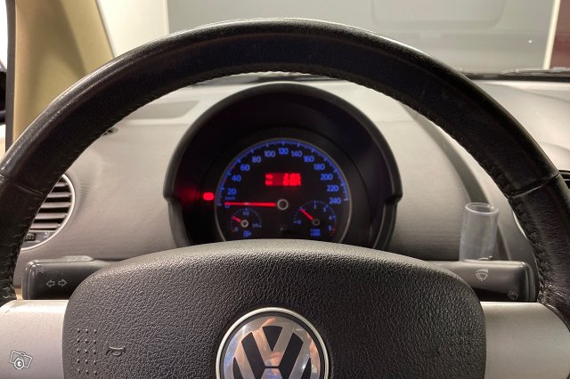 Volkswagen New Beetle 11