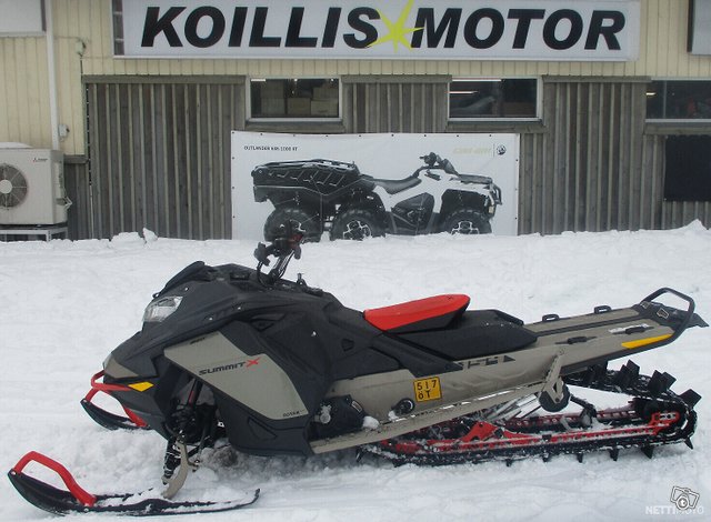 Ski-Doo Summit 1