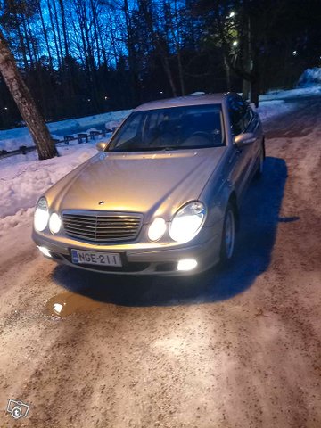 Mercedes-Benz E 200 2