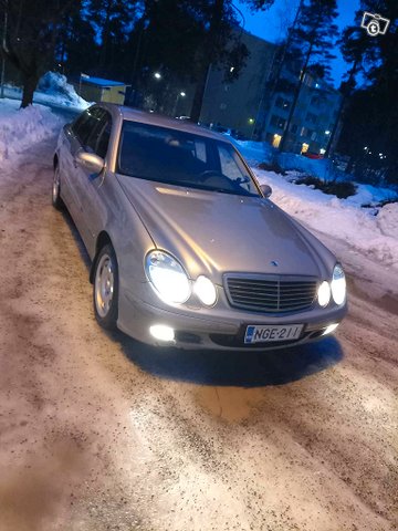 Mercedes-Benz E 200 1