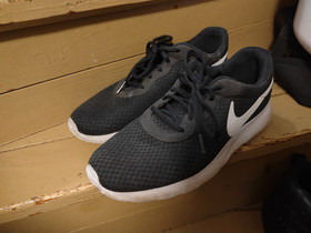Nike lenkkarit 42 (27 cm), Vaatteet ja kengät, Lappeenranta, Tori.fi