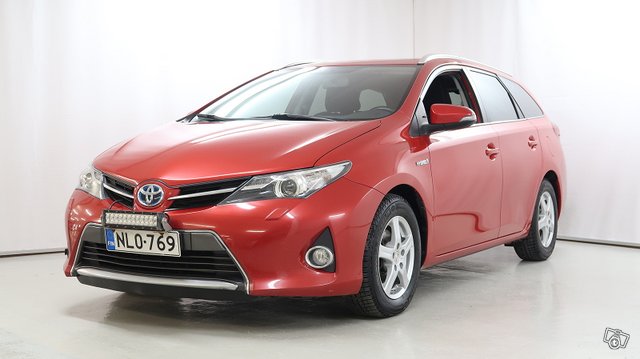 TOYOTA AURIS 1