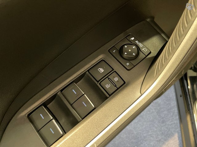 Toyota RAV4 Plug-in 21