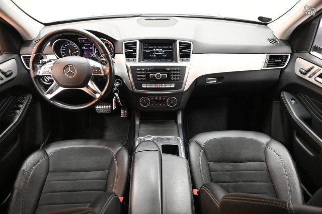 Mercedes-Benz ML 12