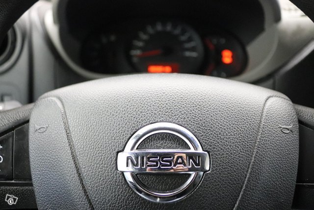 Nissan NV400 5