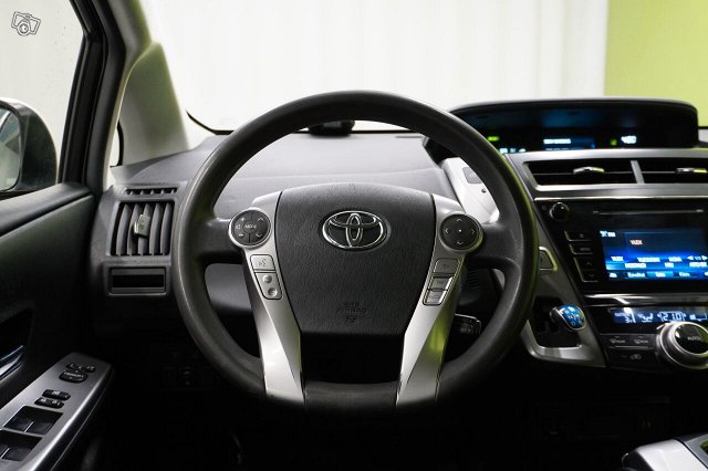 Toyota Prius+ 9