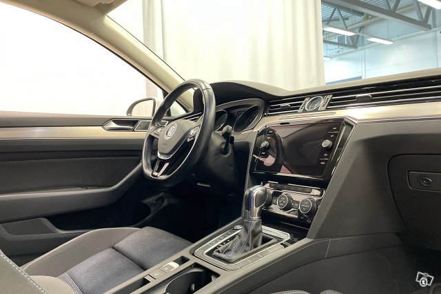 VOLKSWAGEN PASSAT 11