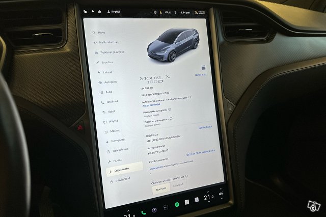 Tesla Model X 13