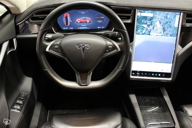 Tesla Model S 18