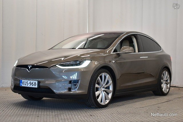 Tesla Model X 10