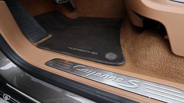 Porsche Cayenne 20