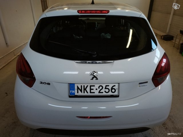 Peugeot 208 5