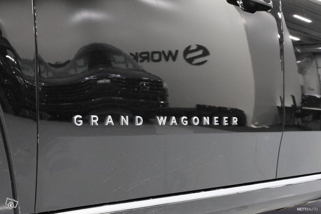 Jeep Grand Wagoneer 7