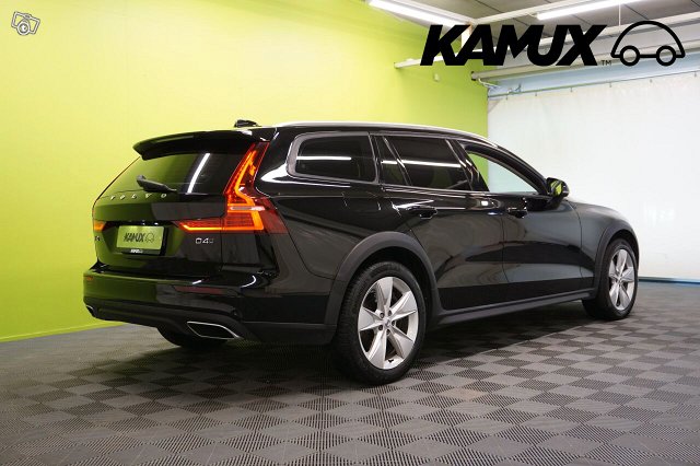 Volvo V60 Cross Country 4