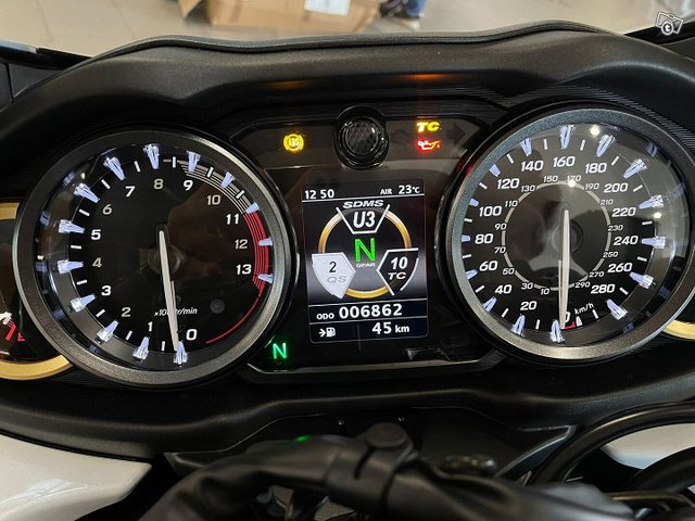 Suzuki GSX 9