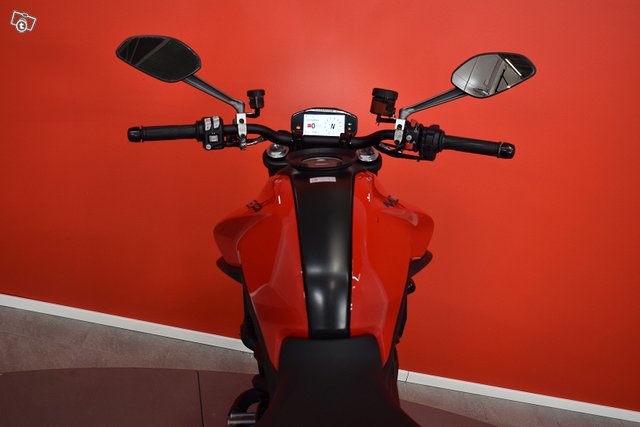 Ducati Monster 19