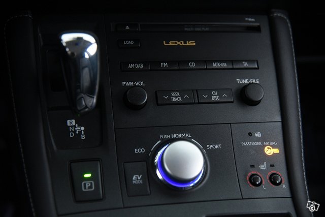 Lexus CT 24