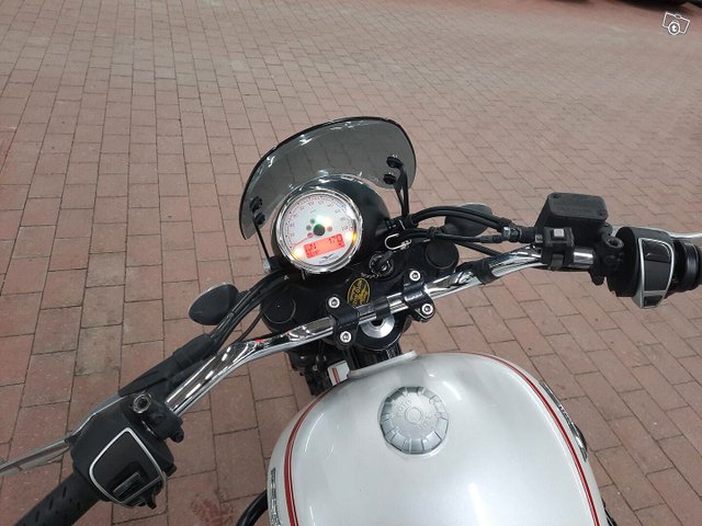 Moto Guzzi V9 5