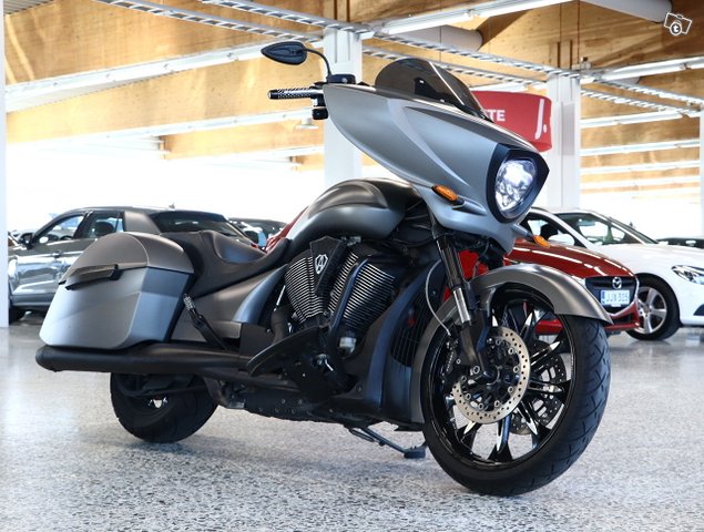 Victory Motorcycles Cross Country 3