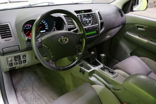 Toyota Hilux 13
