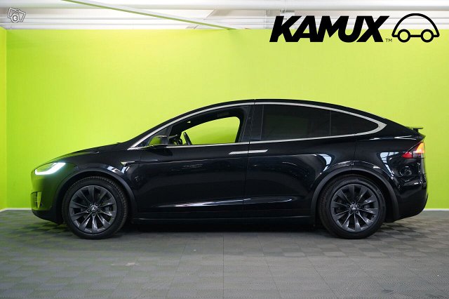 Tesla Model X 8