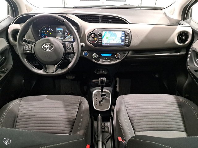 TOYOTA YARIS 10