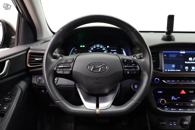 Hyundai IONIQ Electric 17