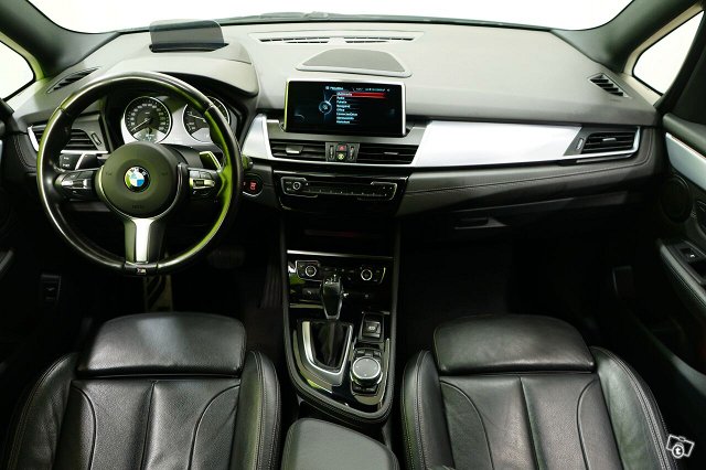 BMW 220 6