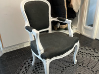 Tuunattu antiikkinen tuoli