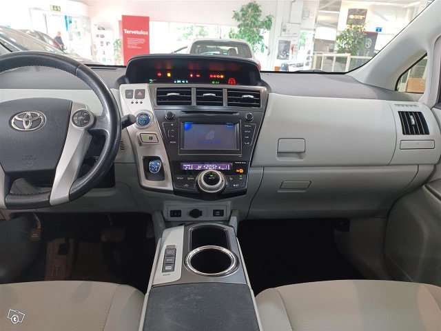 Toyota Prius+ 9