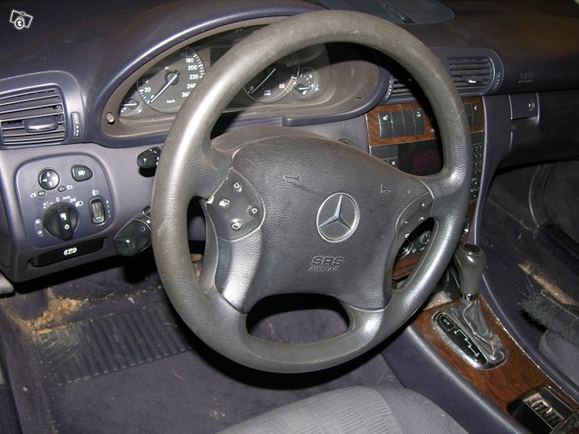 Mercedes-Benz C-sarja 6