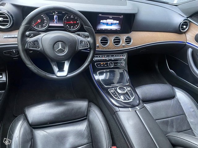 Mercedes-Benz E 220 5