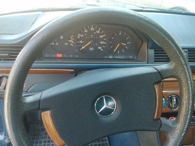 Mercedes-Benz 200 6