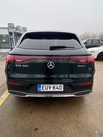 Mercedes-Benz EQE SUV 3