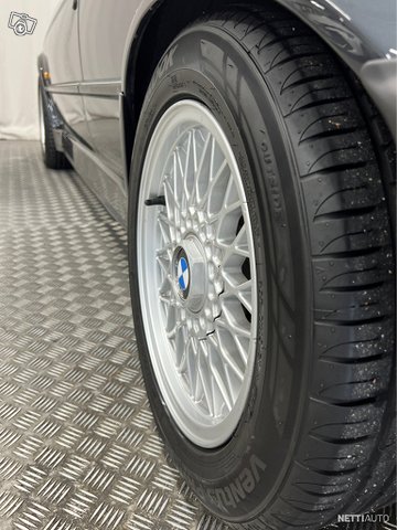BMW 325 6