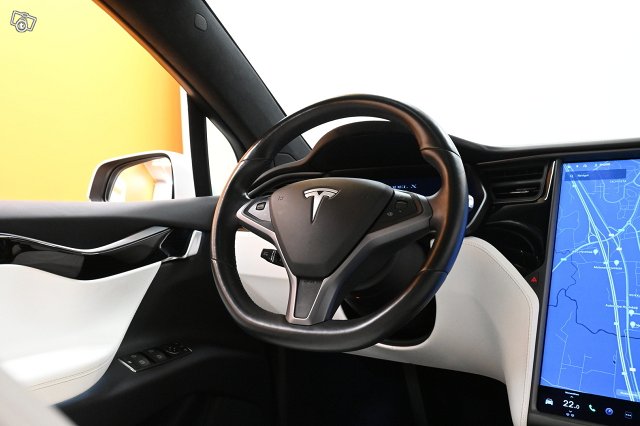 Tesla Model X 18