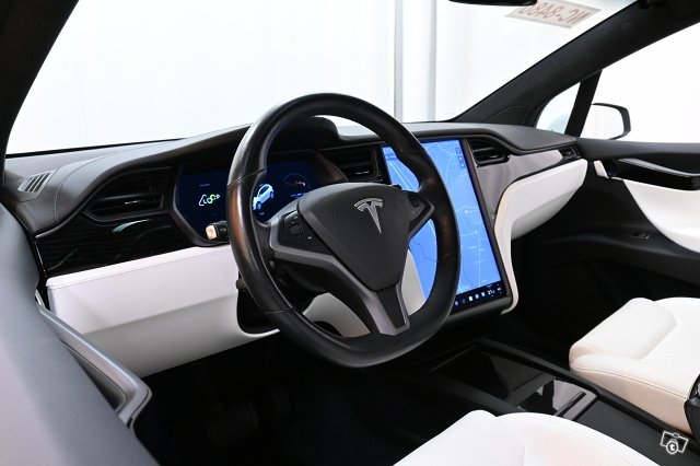 Tesla Model X 19